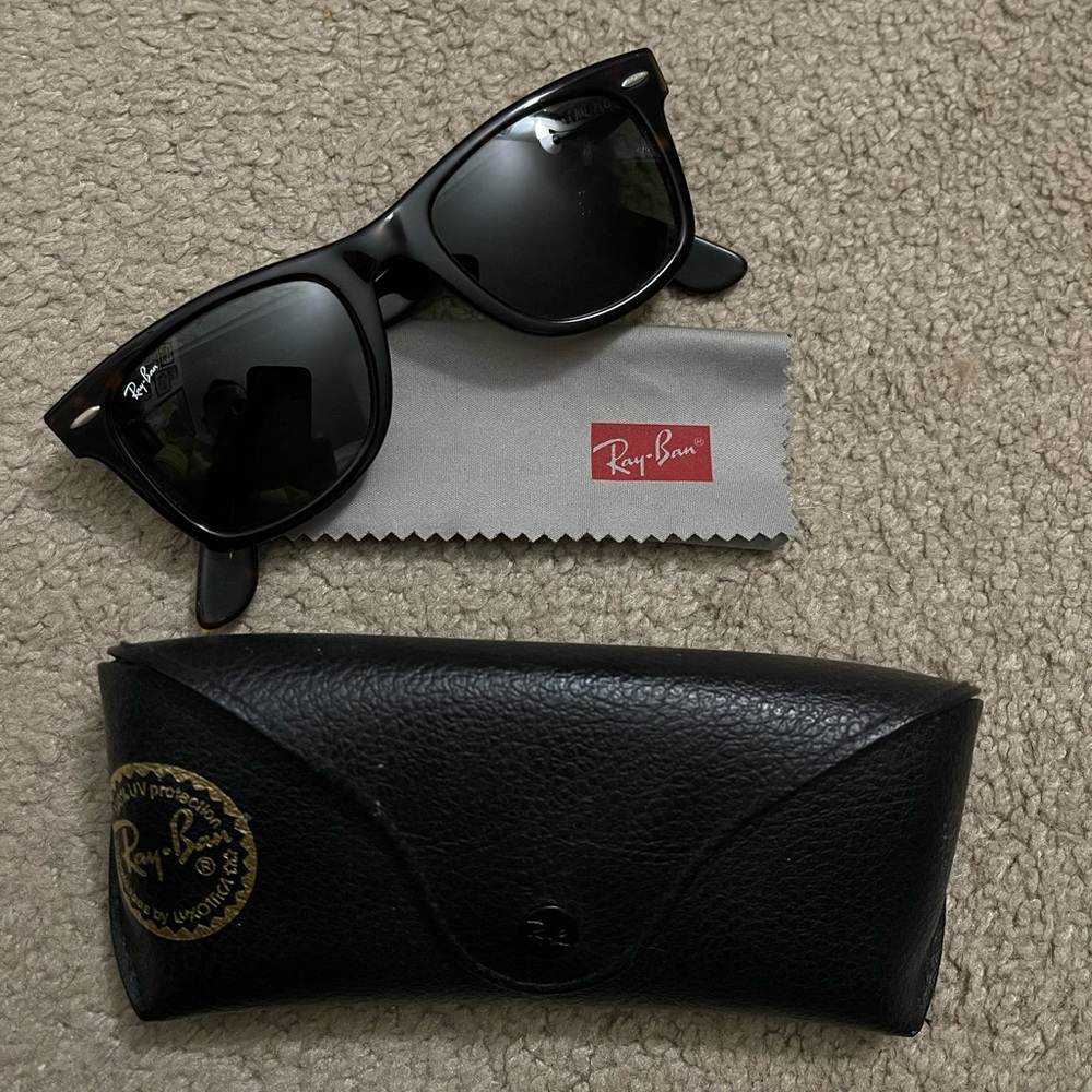 RayBan Wayfarer RB2140 Tortoise Shell Sunglasses w/ Case 🤎